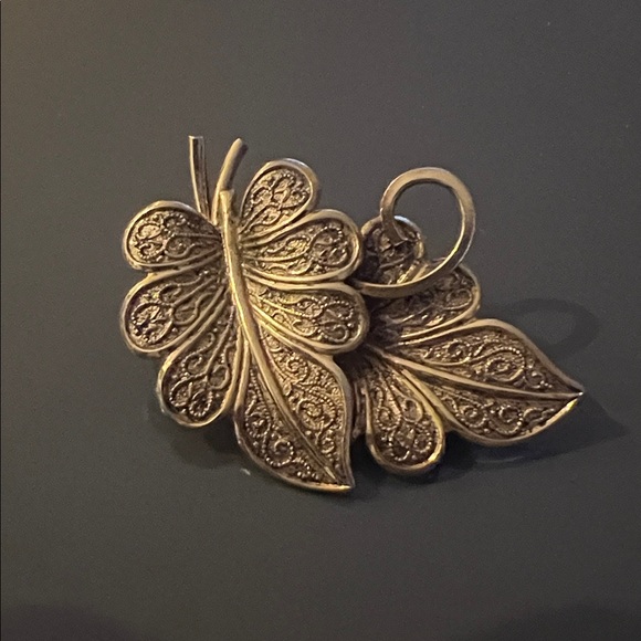 Vintage Ornate Double Leaf Brooch Gold Toned - Picture 1 of 4